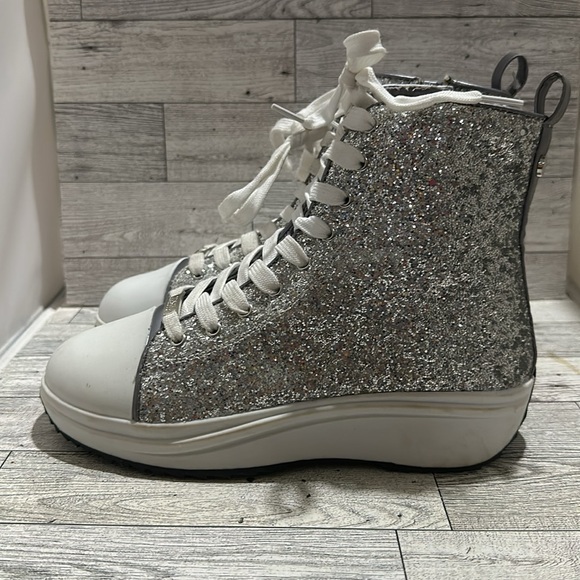 Vince camuto silver glitttery high top sneaker shoes size 4 - Picture 4 of 9